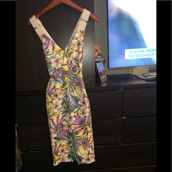 Dresses & Skirts - Used Jluxlabel Flower Dress Size Small